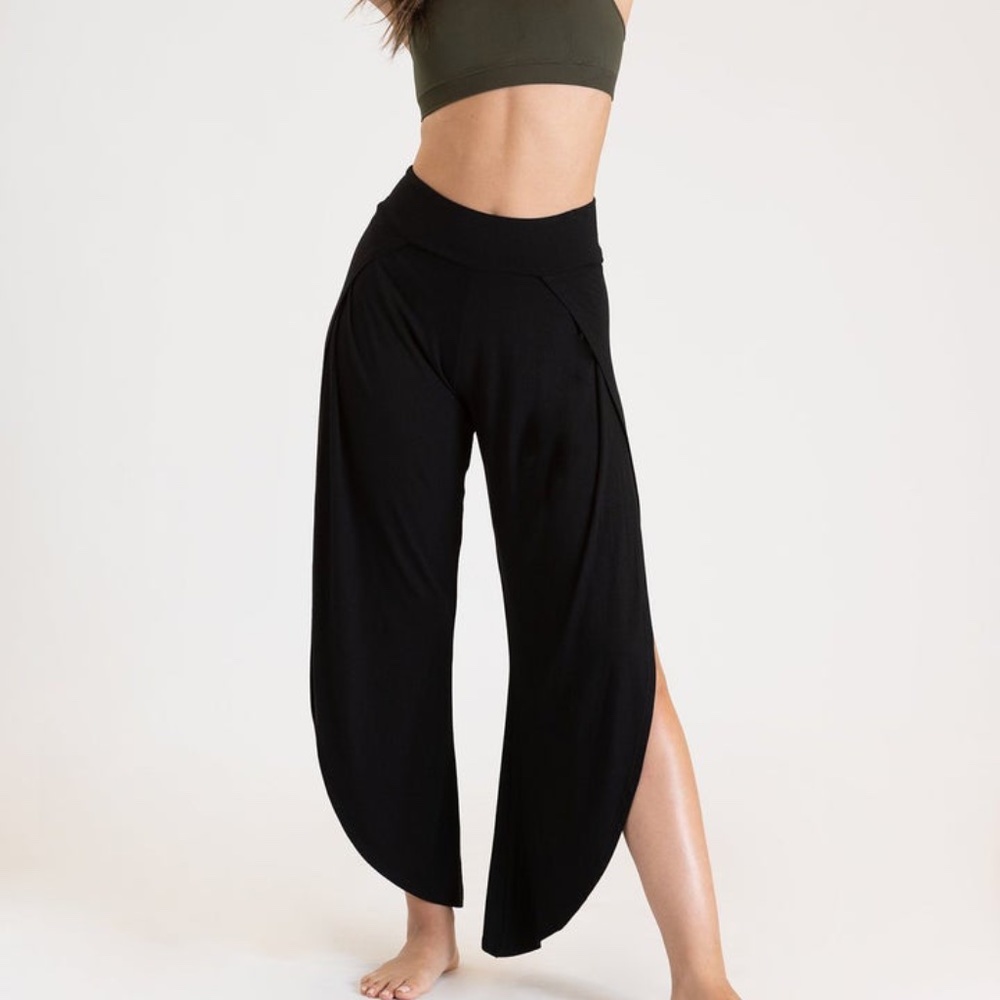 Jala Bhakti Black flown pants women’s Medium
